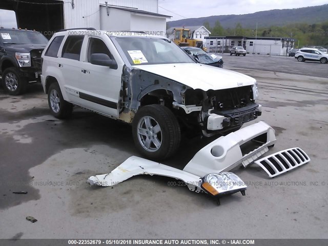 1J4HR48N55C596271 - 2005 JEEP GRAND CHEROKEE LAREDO/COLUMBIA/FREEDOM WHITE photo 1