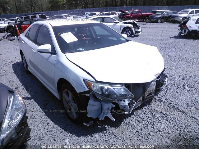 4T1BF1FK1CU562083 - 2012 TOYOTA CAMRY SE/LE/XLE WHITE photo 1