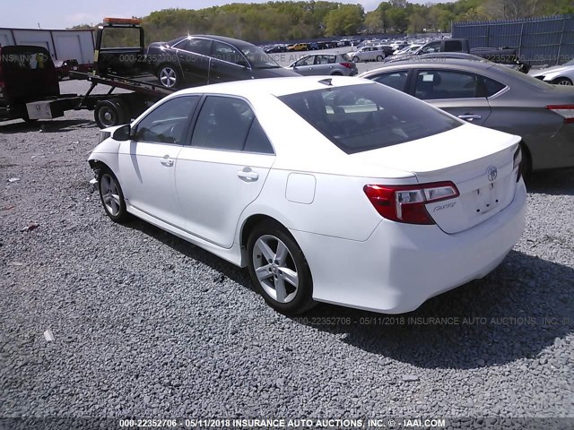 4T1BF1FK1CU562083 - 2012 TOYOTA CAMRY SE/LE/XLE WHITE photo 3