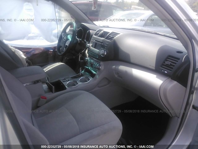 5TDBK3EH5CS111115 - 2012 TOYOTA HIGHLANDER SE GRAY photo 5