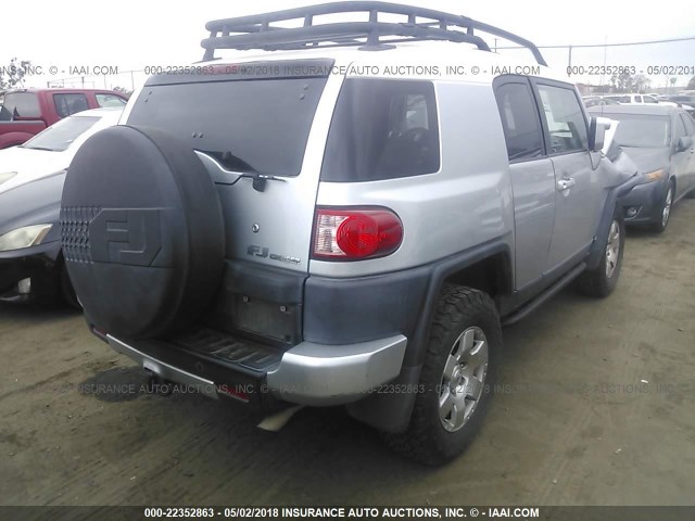 JTEBU11F670051952 - 2007 TOYOTA FJ CRUISER SILVER photo 4