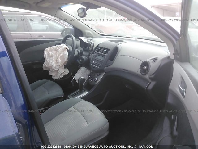 1G1JA5SH2D4154539 - 2013 CHEVROLET SONIC LS 蓝色 照片 5