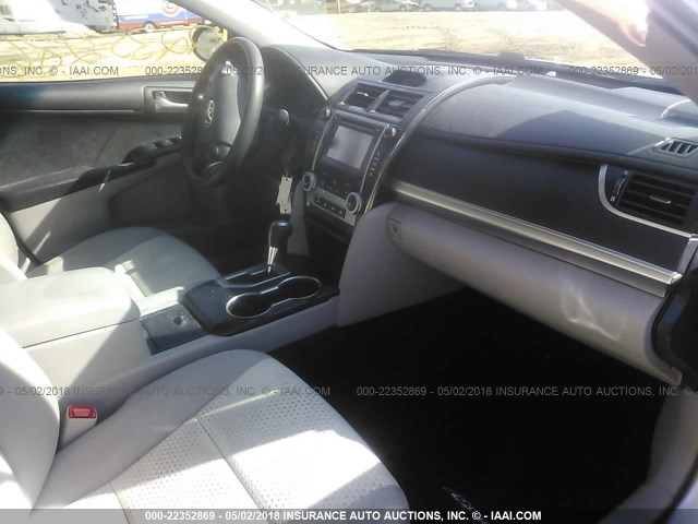 4T4BF1FK6CR167614 - 2012 TOYOTA CAMRY SE/LE/XLE 银色 照片 5