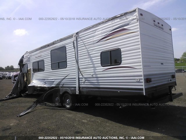 5SFEB3327CE247972 - 2012 HEARTLAND TRAIL RUNNER  WHITE photo 3