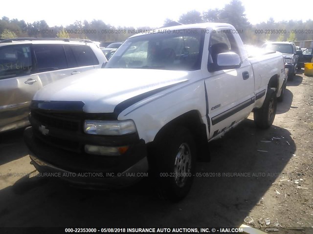 1GCEK14V42Z181145 - 2002 CHEVROLET SILVERADO K1500 WHITE photo 2