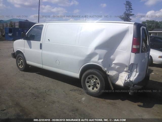 1GCUGADX8A1156910 - 2010 CHEVROLET EXPRESS G1500  WHITE photo 3