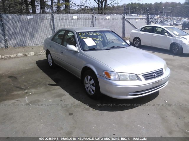 4T1BG22K31U094945 - 2001 TOYOTA CAMRY CE/LE/XLE 银色 照片 1