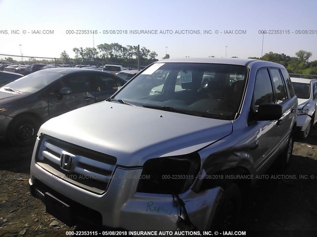 5FNYF18186B030507 - 2006 HONDA PILOT LX SILVER photo 2