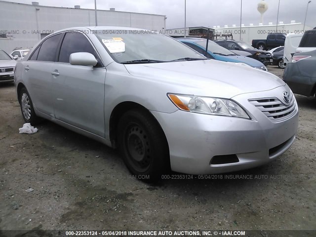 4T1BE46K57U686447 - 2007 TOYOTA CAMRY NEW GENERAT CE/LE/XLE/SE SILVER photo 1