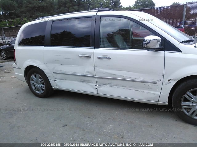 2A8HR64X98R840808 - 2008 CHRYSLER TOWN & COUNTRY LIMITED WHITE photo 6