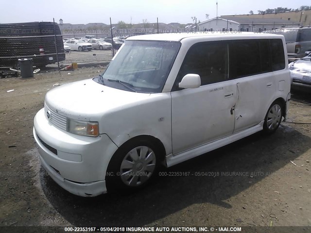 JTLKT324454012755 - 2005 TOYOTA SCION XB WHITE photo 2