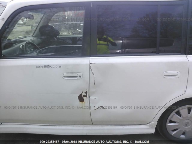 JTLKT324454012755 - 2005 TOYOTA SCION XB WHITE photo 6