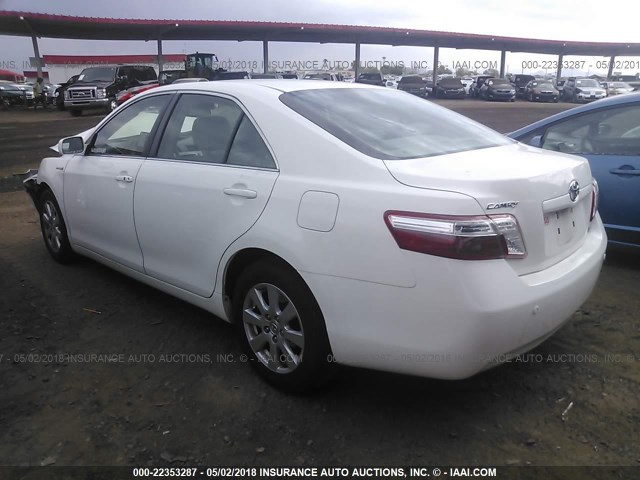 JTNBB46K283045045 - 2008 TOYOTA CAMRY HYBRID WHITE photo 3