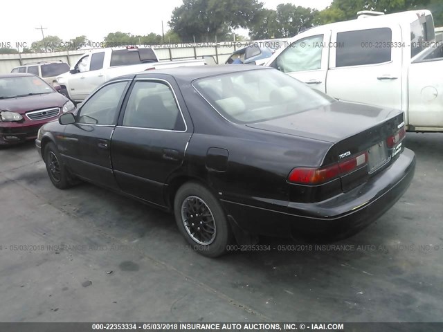 JT2BG22K9W0216400 - 1998 TOYOTA CAMRY CE/LE/XLE BLACK photo 3