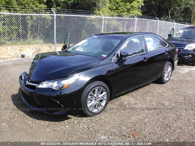 4T1BF1FK5HU366736 - 2017 TOYOTA CAMRY LE/XLE/SE/XSE BLACK photo 2