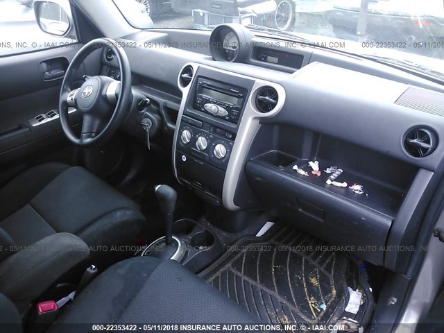 JTLKT324964084892 - 2006 TOYOTA SCION XB SILVER photo 5
