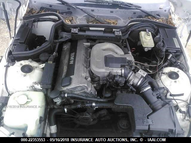 4USCH7329WLD15914 - 1998 BMW Z3 1.9 WHITE photo 10