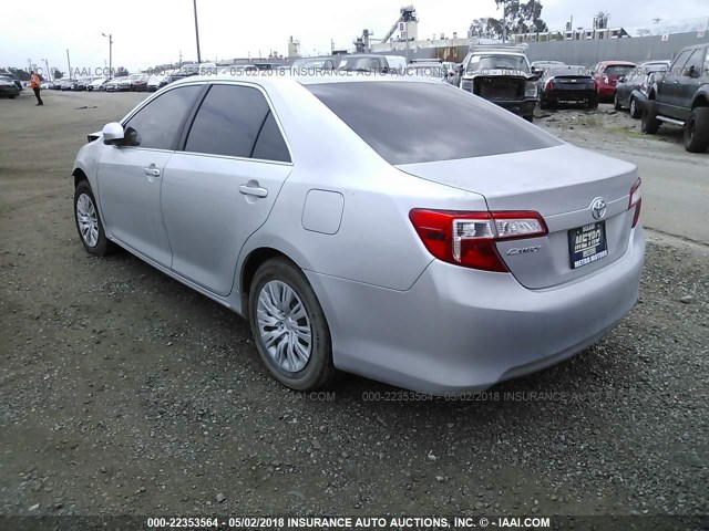 4T4BF1FK9CR216126 - 2012 TOYOTA CAMRY SE/LE/XLE SILVER photo 3