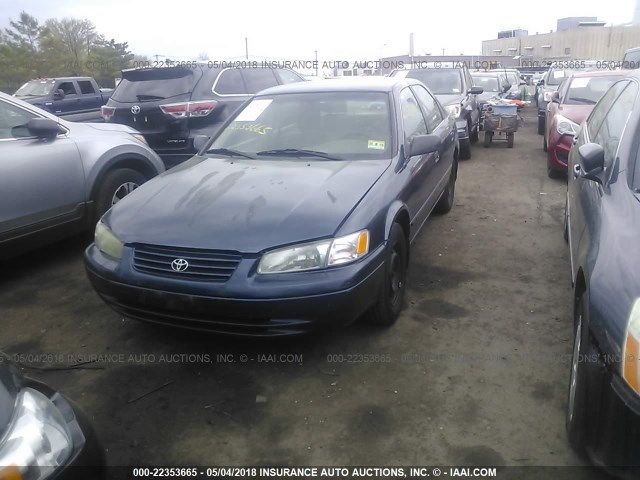 4T1BG22K8XU902330 - 1999 TOYOTA CAMRY CE/LE/XLE 深蓝色 照片 2