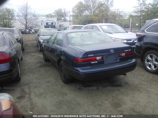 4T1BG22K8XU902330 - 1999 TOYOTA CAMRY CE/LE/XLE 深蓝色 照片 3