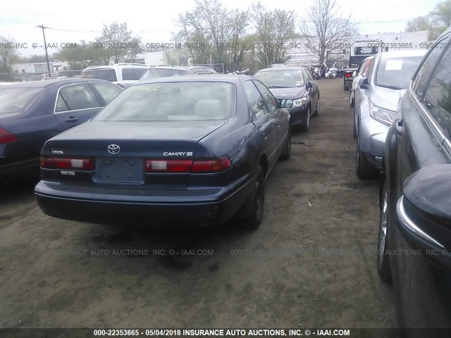 4T1BG22K8XU902330 - 1999 TOYOTA CAMRY CE/LE/XLE 深蓝色 照片 4