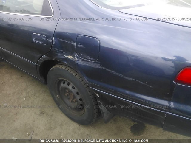 4T1BG22K8XU902330 - 1999 TOYOTA CAMRY CE/LE/XLE 深蓝色 照片 6