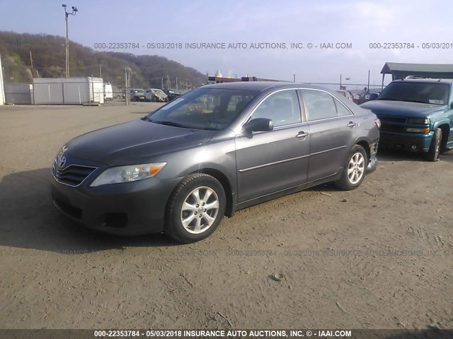 4T4BF3EK8BR094189 - 2011 TOYOTA CAMRY SE/LE/XLE GRAY photo 2