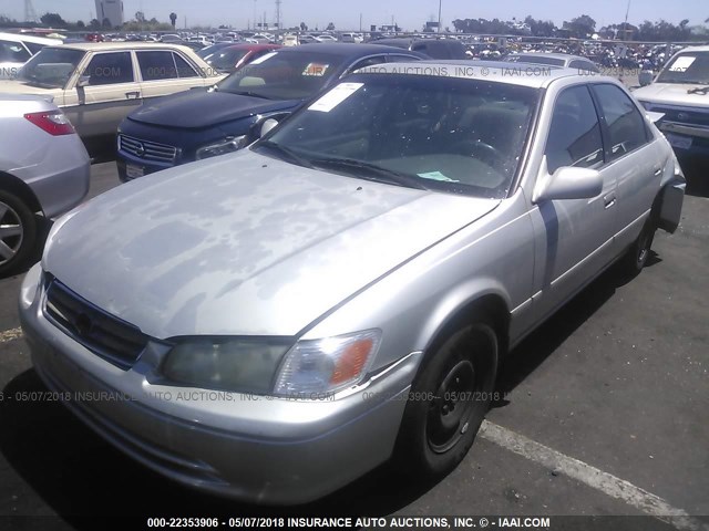 4T1BG22K11U020438 - 2001 TOYOTA CAMRY CE/LE/XLE 银色 照片 2