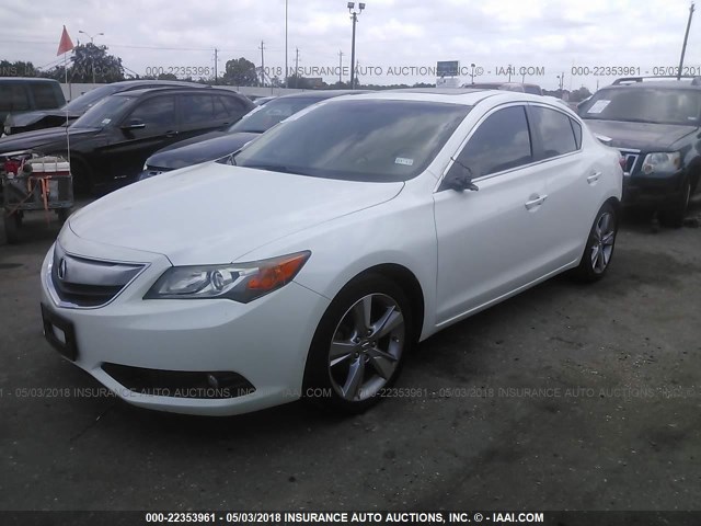 19VDE1F74DE013627 - 2013 ACURA ILX 20 TECH WHITE photo 2