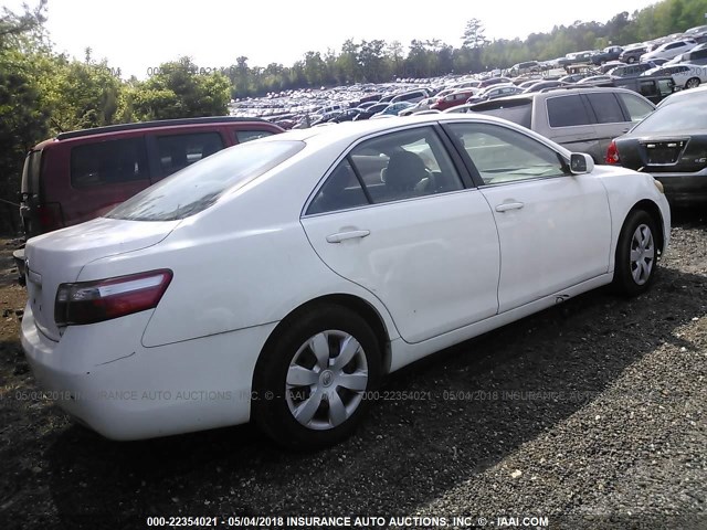 JTNBE46K073051979 - 2007 TOYOTA CAMRY NEW GENERATION CE/LE/XLE/SE WHITE photo 4