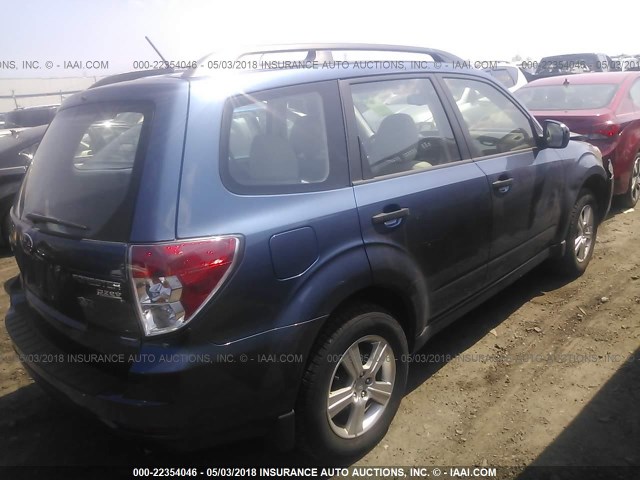 JF2SHABC8DH427109 - 2013 SUBARU FORESTER 2.5X BLUE photo 4