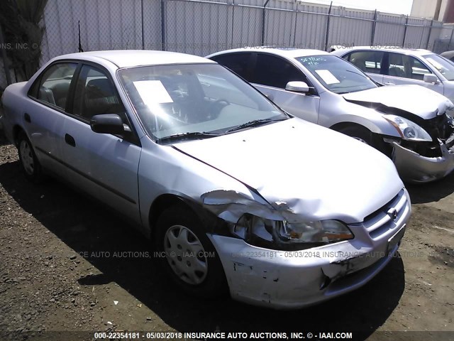 1HGCF8647WA088764 - 1998 HONDA ACCORD DX SILVER photo 1