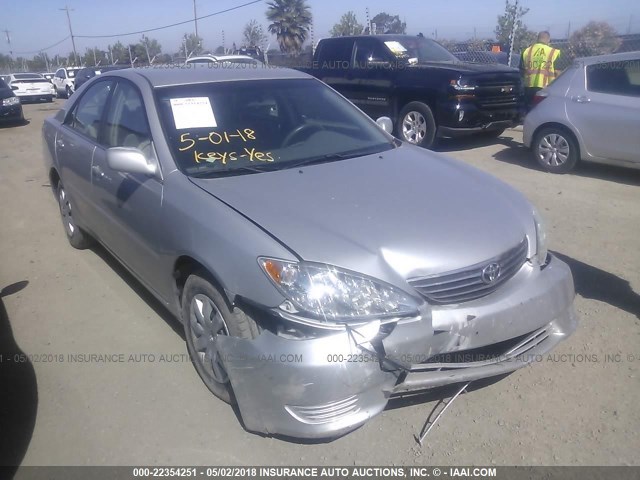 4T1BE32K66U110137 - 2006 TOYOTA CAMRY LE/XLE/SE ვერცხლისფერი ფოტო 1