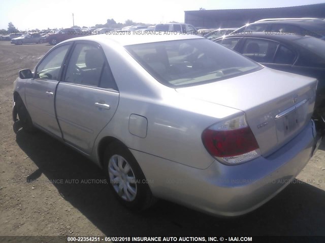 4T1BE32K66U110137 - 2006 TOYOTA CAMRY LE/XLE/SE ვერცხლისფერი ფოტო 3