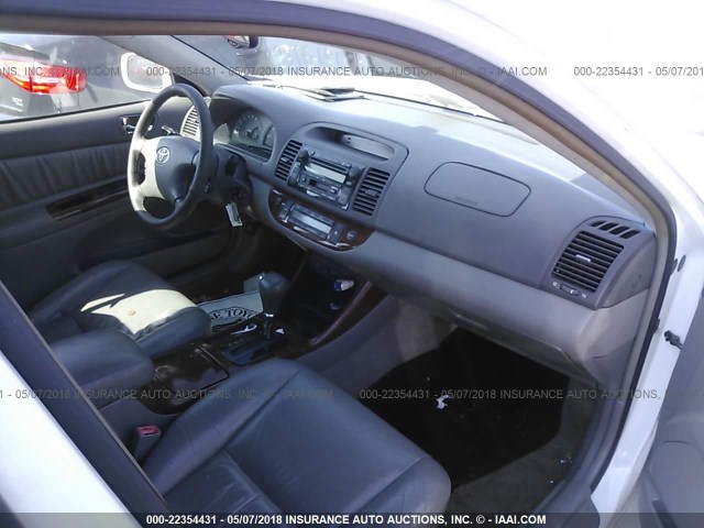 JTDBF30KX20078301 - 2002 TOYOTA CAMRY LE/XLE/SE 白色 照片 5