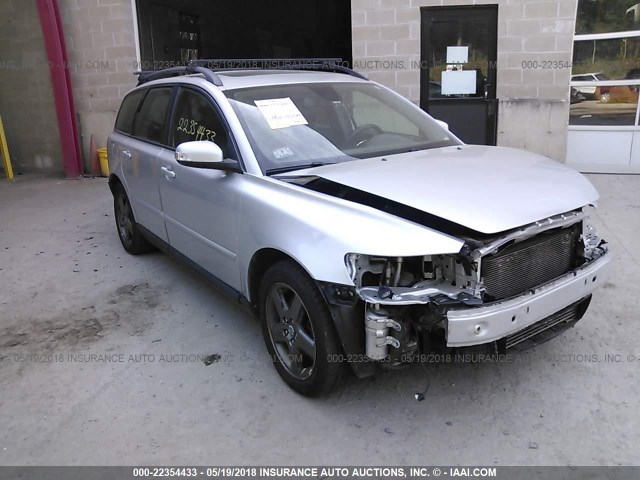 YV1MJ682772318410 - 2007 VOLVO V50 T5 SILVER photo 1