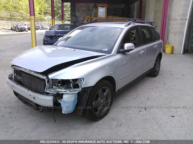 YV1MJ682772318410 - 2007 VOLVO V50 T5 SILVER photo 2