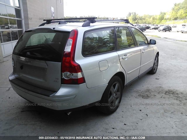 YV1MJ682772318410 - 2007 VOLVO V50 T5 SILVER photo 4