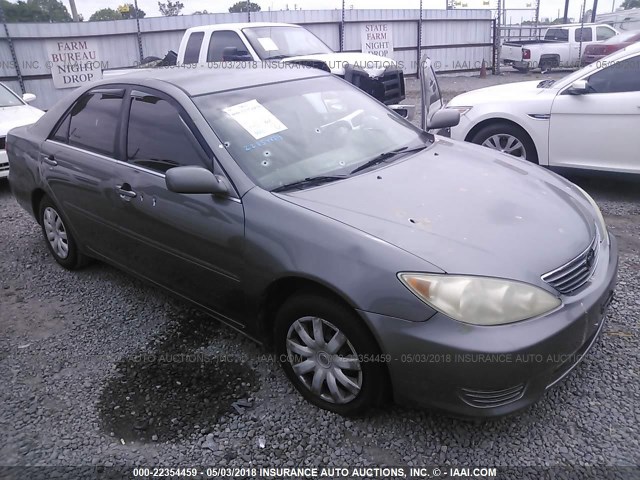 4T1BE32K85U639863 - 2005 TOYOTA CAMRY LE/XLE/SE GRAY photo 1