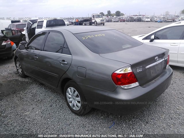 4T1BE32K85U639863 - 2005 TOYOTA CAMRY LE/XLE/SE GRAY photo 3