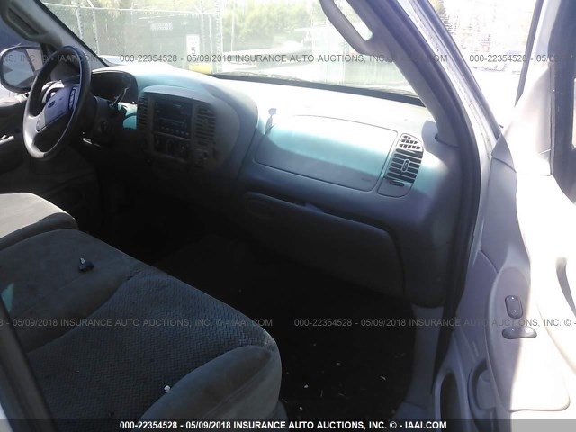 1FMPU16L3YLC00399 - 2000 FORD EXPEDITION XLT თეთრი ფოტო 5