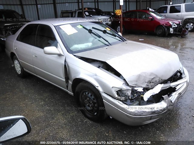 4T1BG22K7XU907888 - 1999 TOYOTA CAMRY CE/LE/XLE 金色 照片 1
