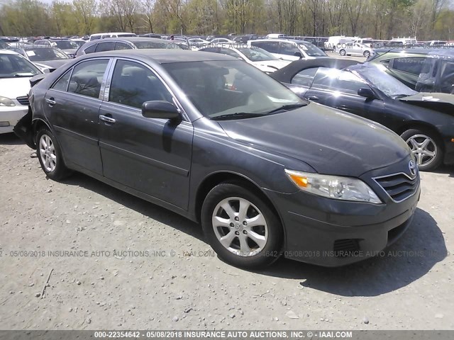 4T1BF3EK5BU663414 - 2011 TOYOTA CAMRY SE/LE/XLE GRAY photo 1