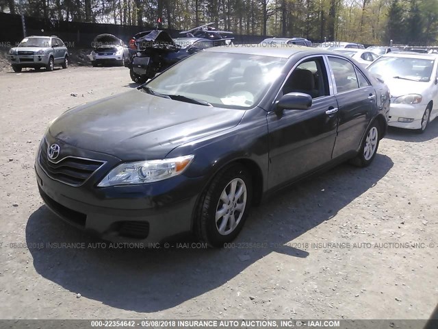 4T1BF3EK5BU663414 - 2011 TOYOTA CAMRY SE/LE/XLE GRAY photo 2