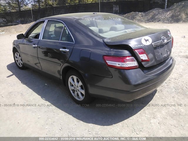 4T1BF3EK5BU663414 - 2011 TOYOTA CAMRY SE/LE/XLE GRAY photo 3