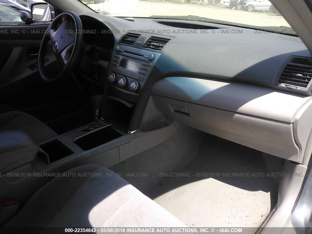 4T1BF3EK5BU663414 - 2011 TOYOTA CAMRY SE/LE/XLE GRAY photo 5