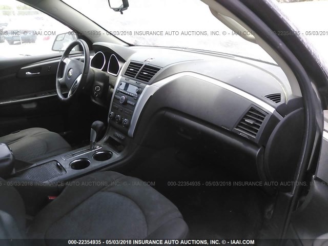 1GNLRFED2AJ218753 - 2010 CHEVROLET TRAVERSE LT GRAY photo 5