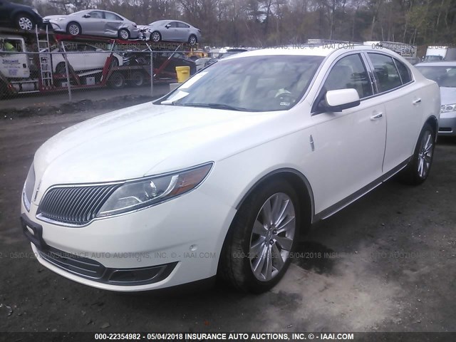 1LNHL9FTXDG603661 - 2013 LINCOLN MKS WHITE photo 2