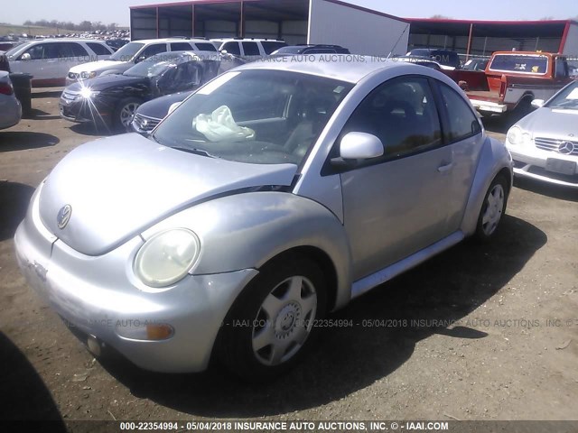 3VWBB61C8WM030476 - 1998 VOLKSWAGEN NEW BEETLE ვერცხლისფერი ფოტო 2