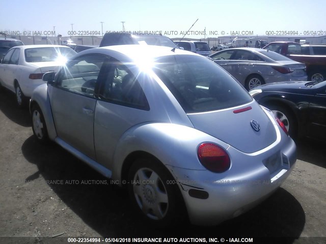 3VWBB61C8WM030476 - 1998 VOLKSWAGEN NEW BEETLE SILVER photo 3